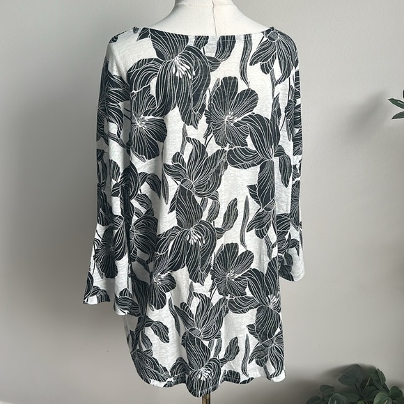 Tahari Women’s‎ Linen Light Breathable Floral Tapestry Feminine Plus Size Top 3x - Picture 3 of 7